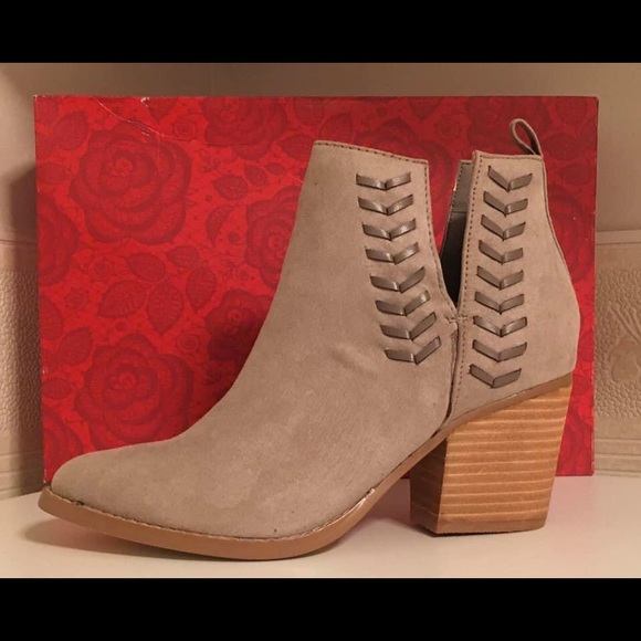 Carlos Santana Shoes - Carlos Whitley Lt. Doe Womens 6.5M Boots 👢